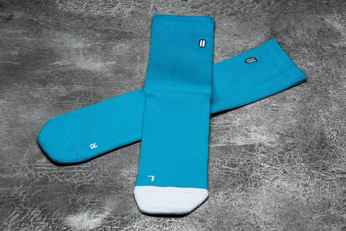 Nobull Crew Neon Men's Socks Blue White | Australia (XU9072)